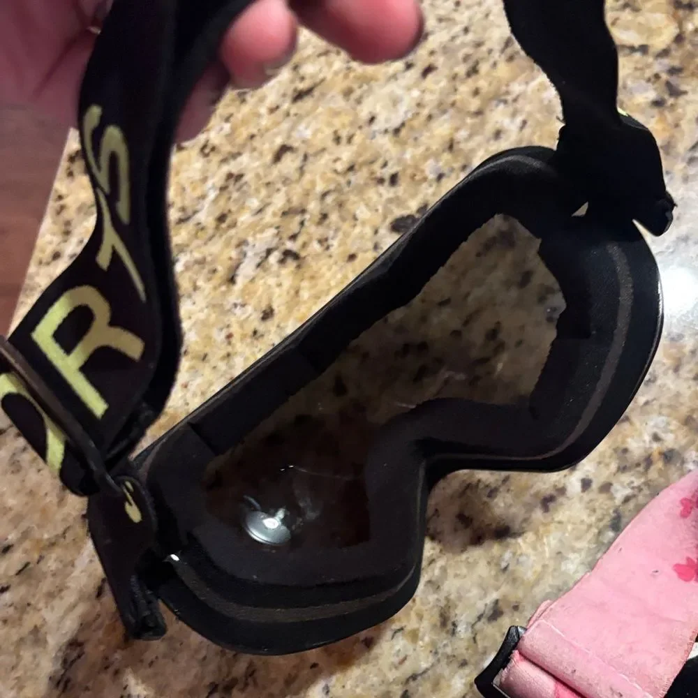 Amazon Kids Ski Goggles Set - Black and Pink